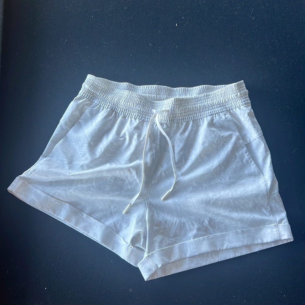 Lululemon Light Grey Pattern Shorts - image 1